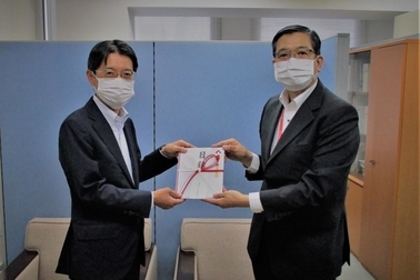 販社ニュース_交通遺児等育成基金に寄付