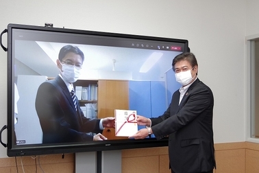 販社ニュース_交通遺児育成基金に１５０万円を寄付