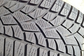 雪道の安全な走り方_冬タイヤ