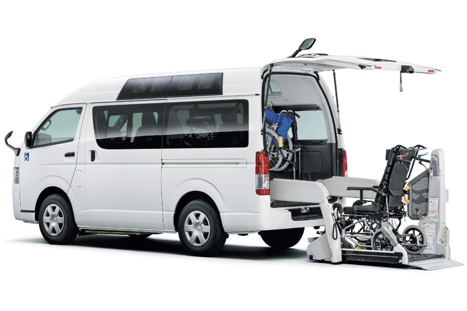 車いす仕様車“Aタイプ”ルーフサイドウインドウ装着車 2WD・2000ガソリン ロング・標準ボディ(3BF-TRH200K-VTZYAW)ボディカラーはホワイト〈058〉