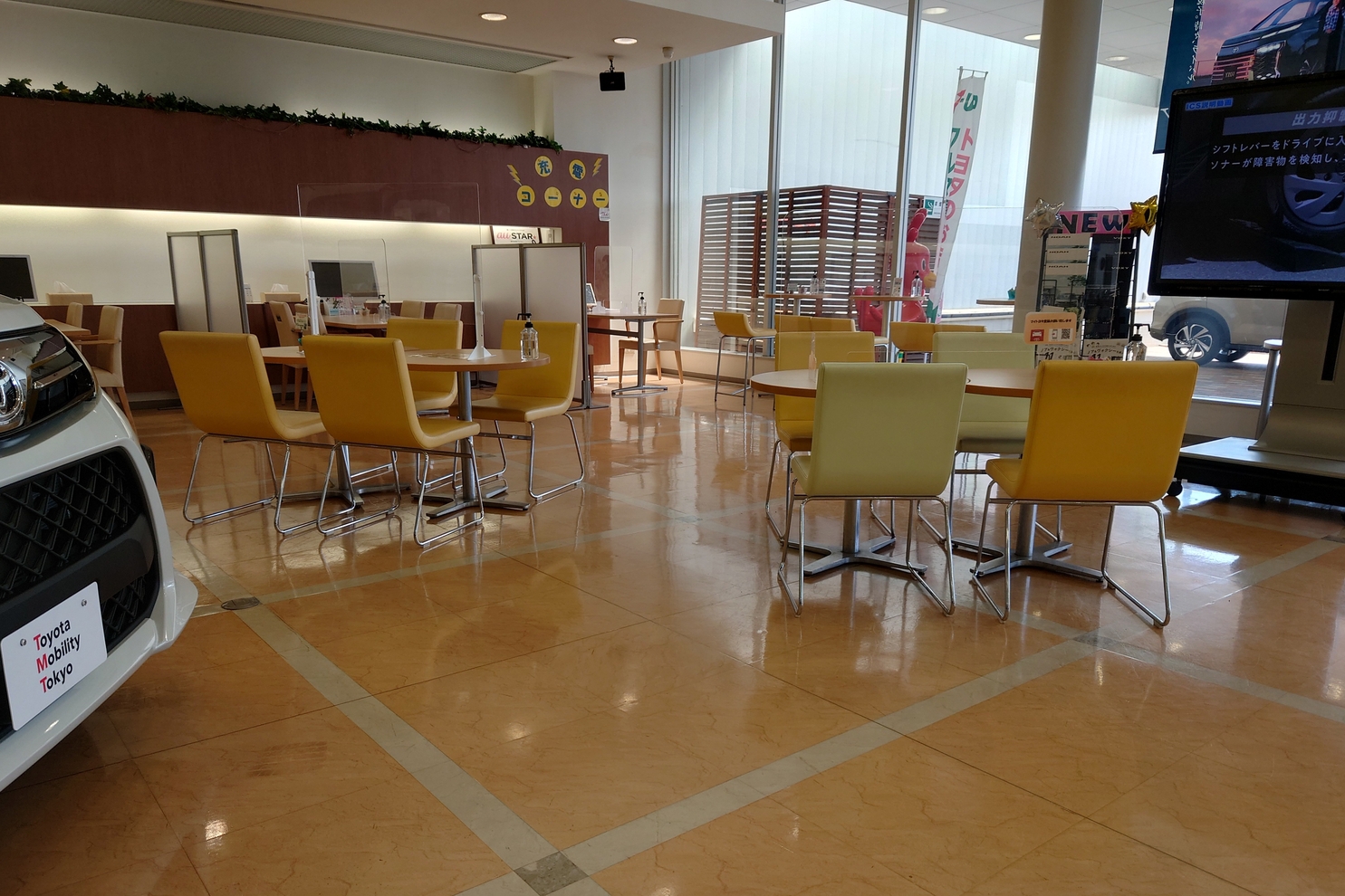 代替テキスト:府中の森店内装②です