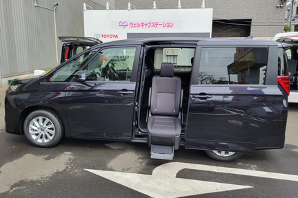 ノア Gグレード ハイブリッド サイドリフトアップチルトシート装着車