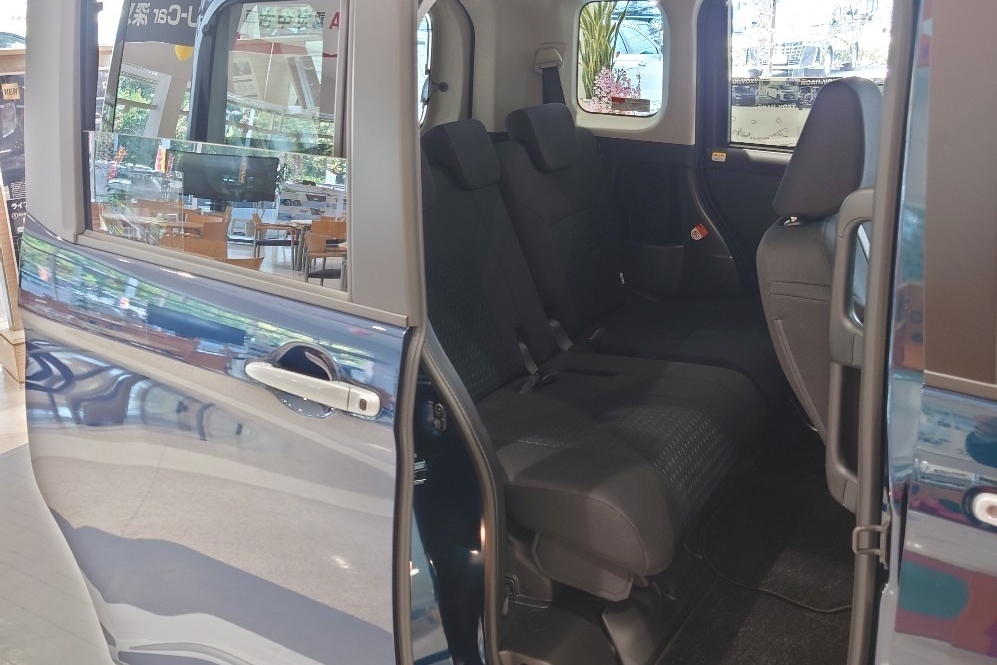 ③ルーミー展示車
