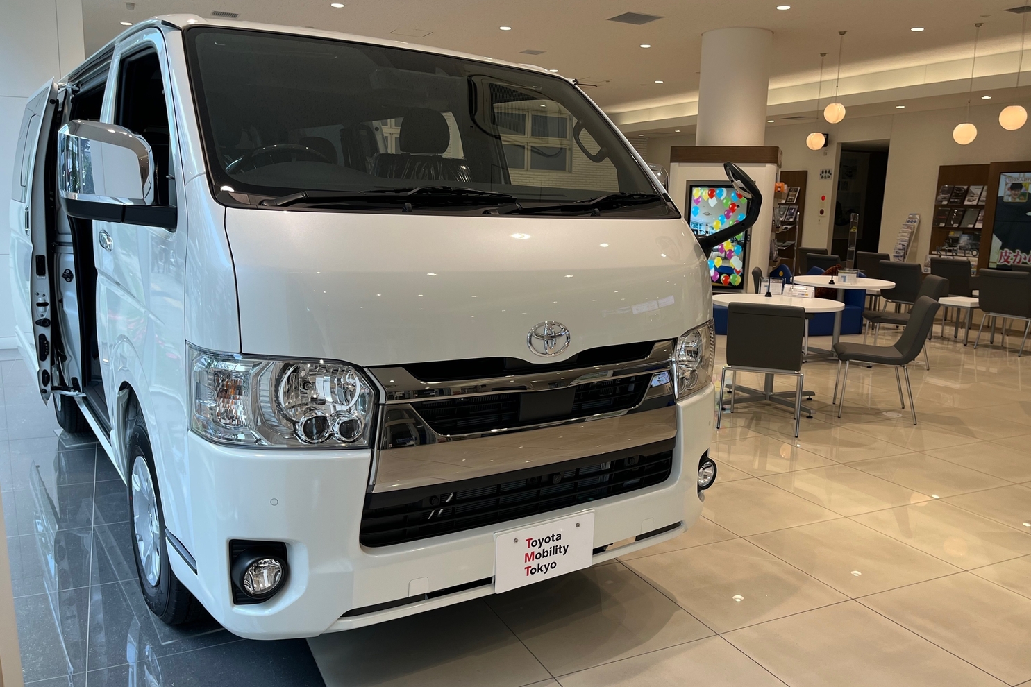 展示車ハイエース