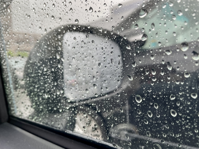 雨の日に運転する際の注意点は いつも以上の安全運転で事故を防ごう トヨタモビリティ東京