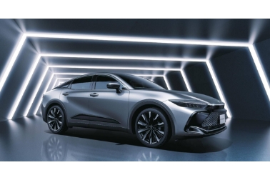 トヨタ、新型クラウン