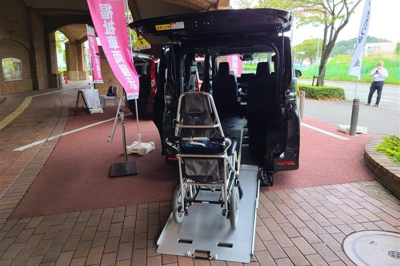 ウェルキャブ_イベントレポート_多摩市福祉フェスタ_展示車両1