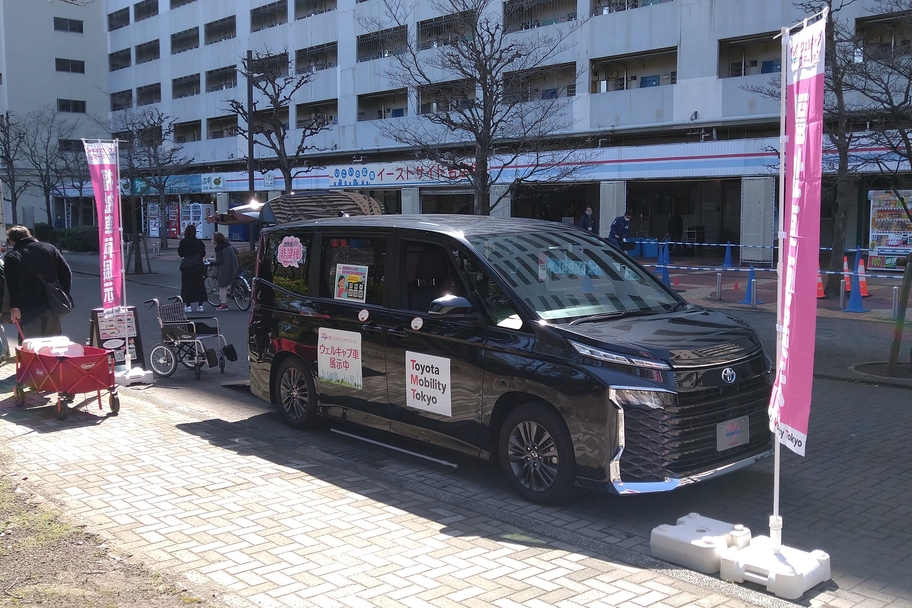 ヴォクシー展示