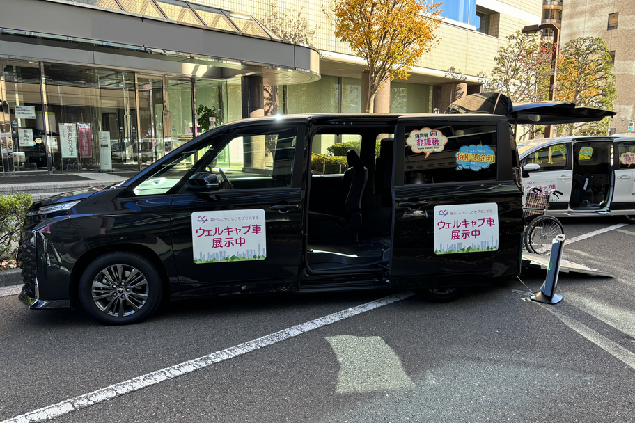 ヴォクシー展示