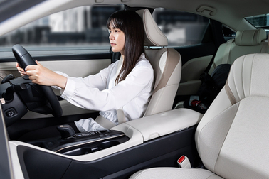 長時間運転しても疲れないドライビングポジション