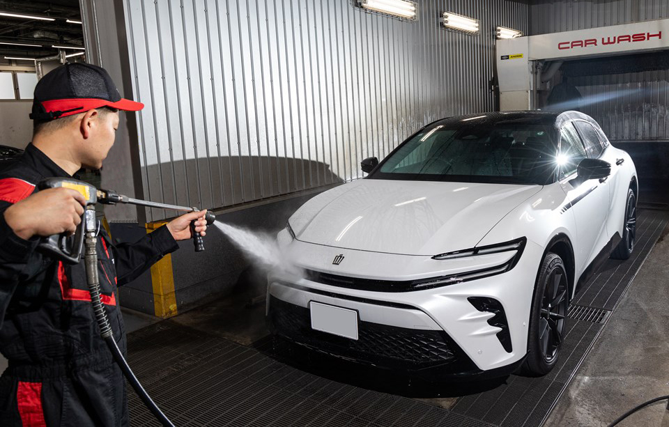 洗車のプロが教える！】正しいクルマの洗い方 | トヨタ