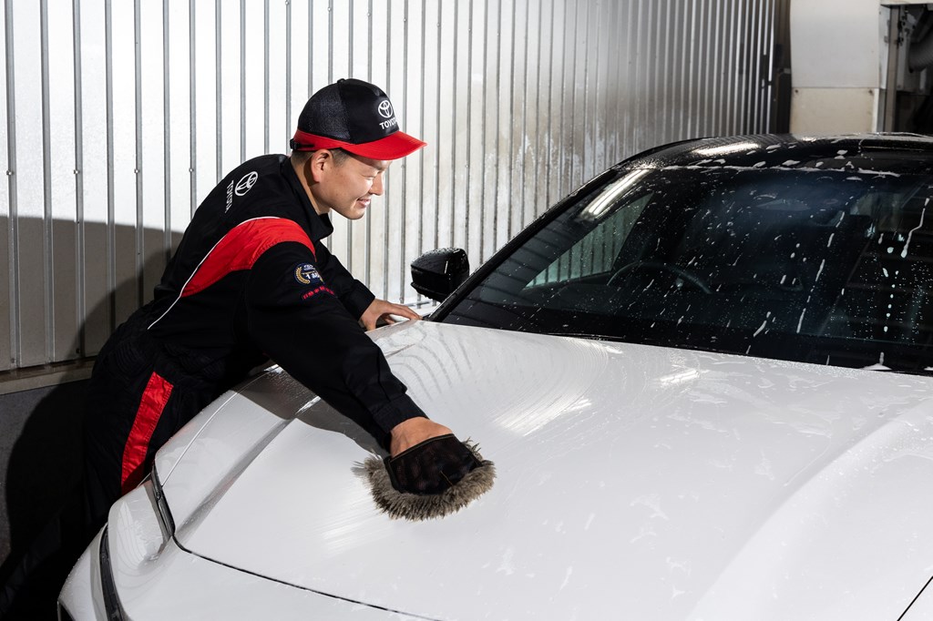 洗車のプロが教える！】正しいクルマの洗い方 | トヨタモビリティ東京