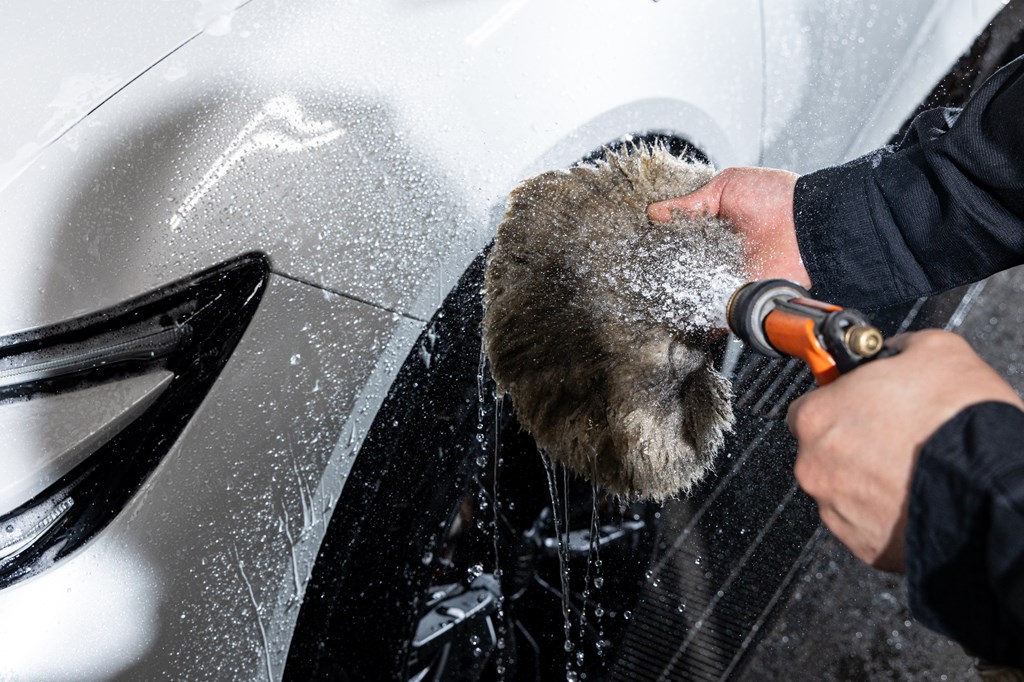 洗車のプロが教える！】正しいクルマの洗い方 | トヨタモビリティ東京