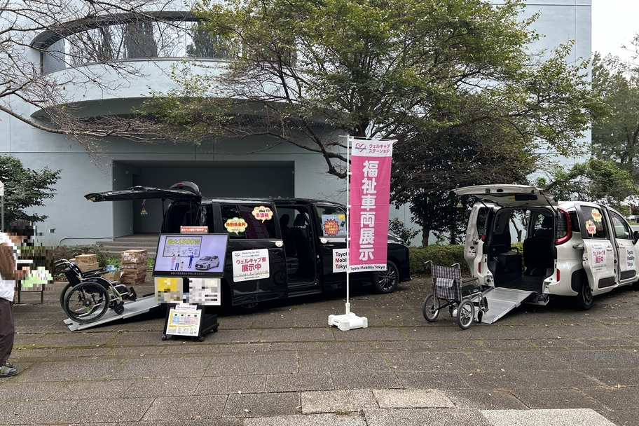 ヴォクシー展示