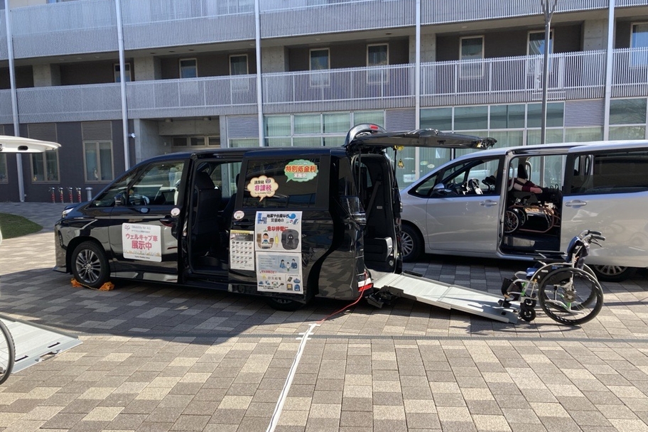 ヴォクシー展示