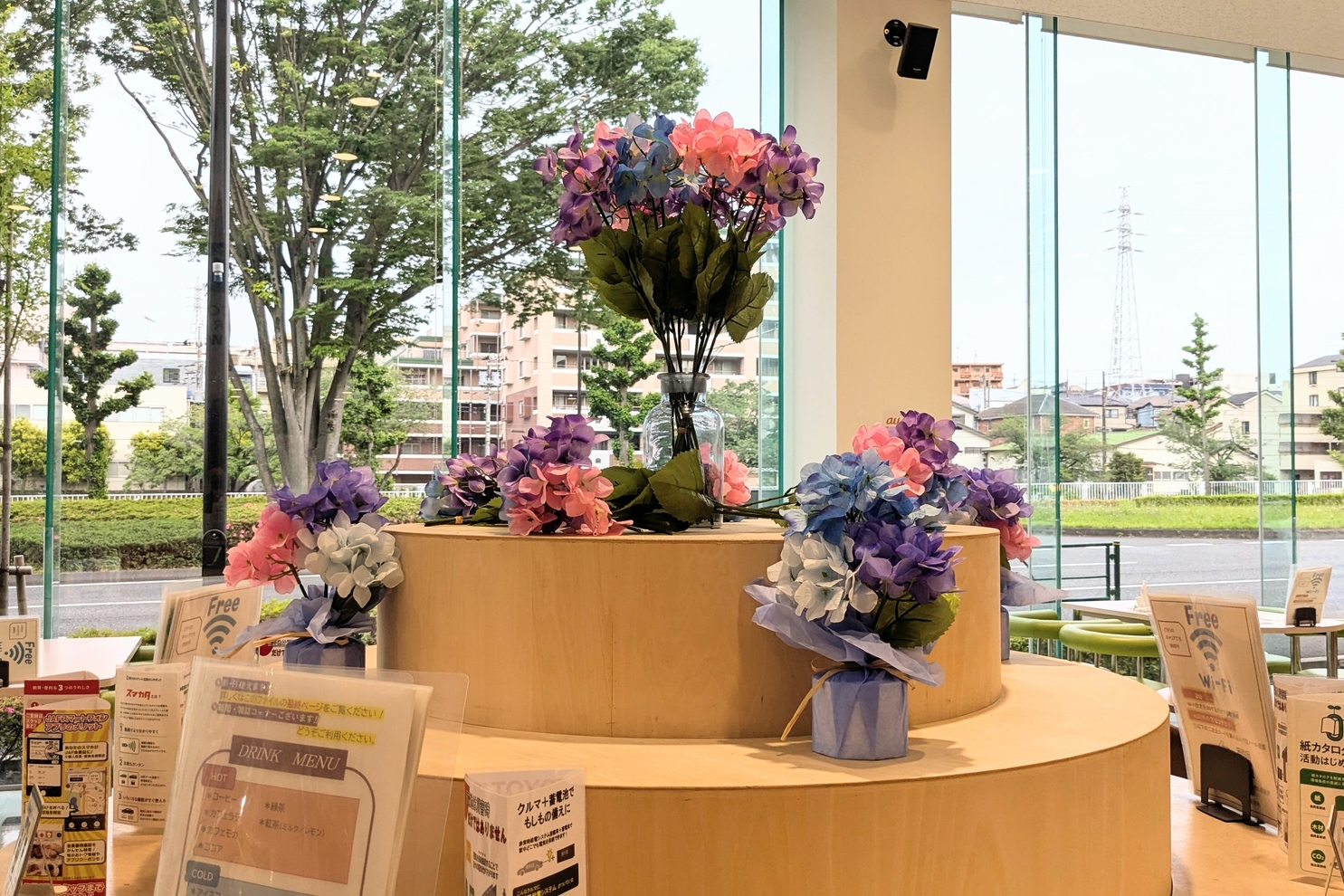 5月店舗装飾中央丸テーブルアジサイ:5月店舗装飾5