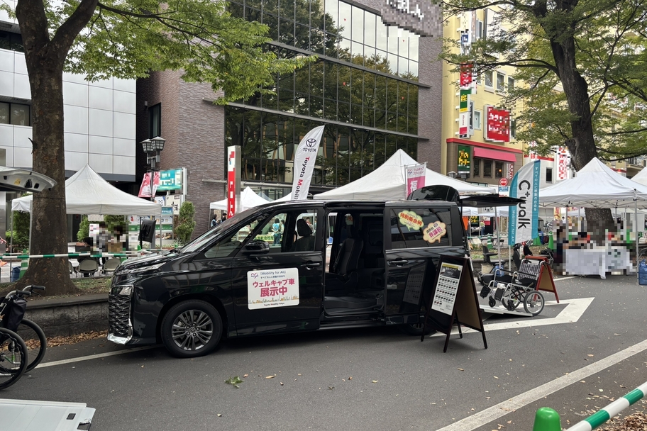 ヴォクシー展示