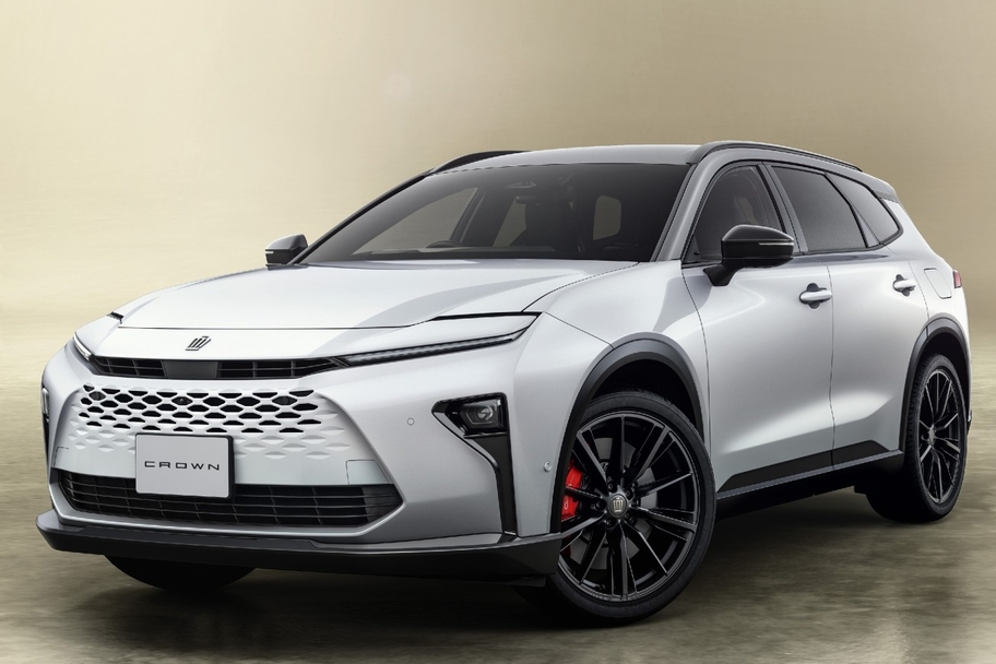 （左）：特別仕様車 ESTATE RS “THE 70th” （ベース車両はESTATE RS）