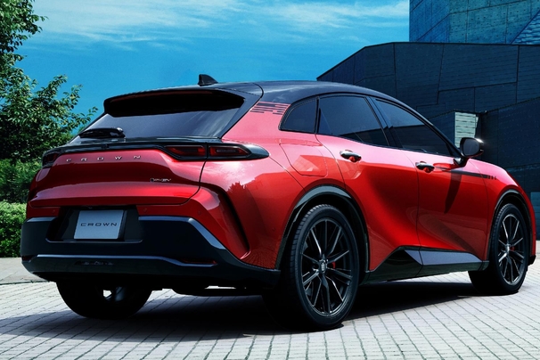 【モデル入り素材】SPORT RS（2.5Lプラグインハイブリッド車）