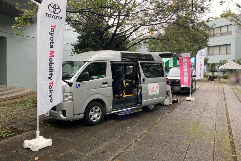 ハイエース展示