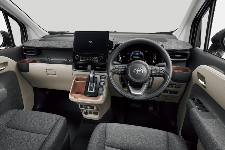 Z（7人乗り）｜メインインパネ　Z（ハイブリッド・2WD・7人乗り）