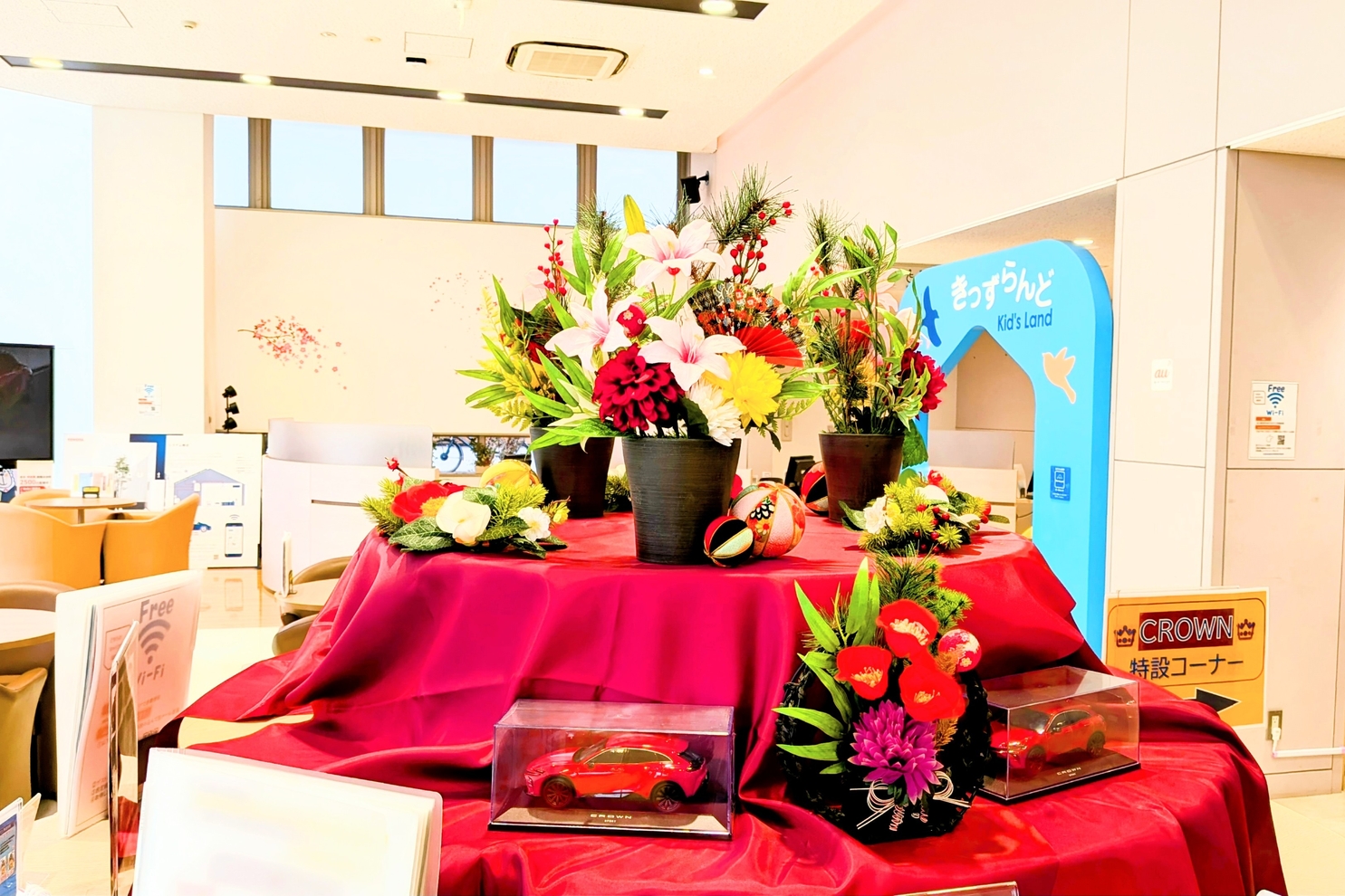 1月店舗装飾中央丸テーブル２：1月装飾２