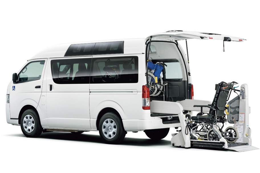 車いす仕様車“Aタイプ” ルーフサイドウインドウ装着車 2WD・2000ガソリン ロング・標準ボディ ボディカラーはホワイト