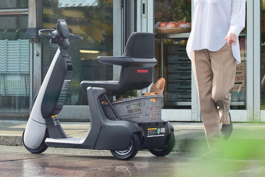 【モデル入り素材】C+walk S “Safety support”