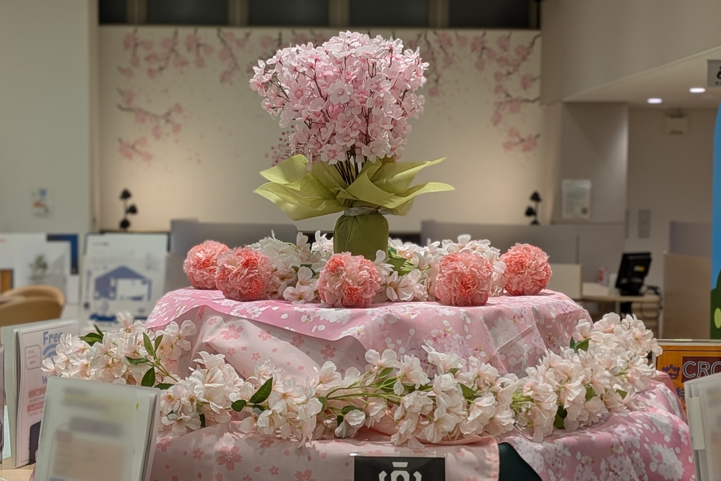 3月装飾ショールーム中央丸テーブル７：3月装飾14