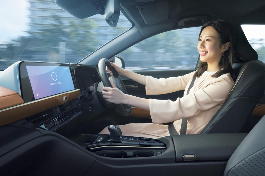 【モデル入り素材】音声による車両の操作＊＊T-Connect契約とコネクティッドナビのオプション契約が必要です