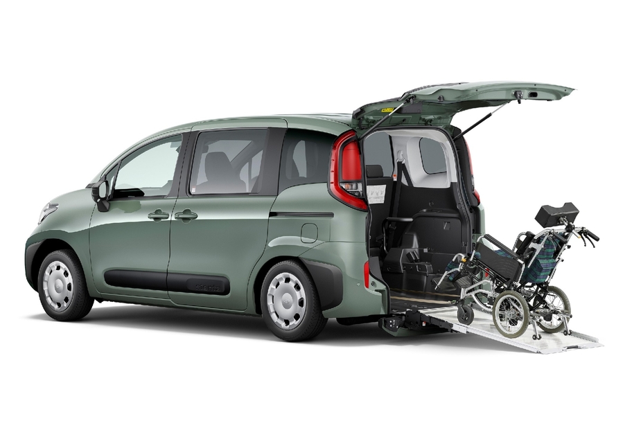 X（ハイブリッド・2WD） 車いす仕様車“タイプⅠ（助手席側セカンドシート付）”