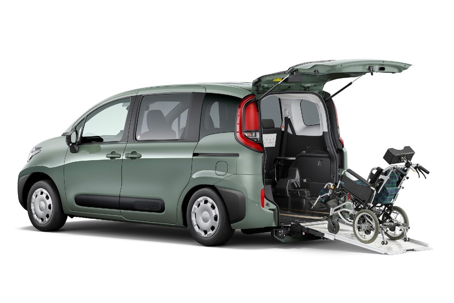 X（ハイブリッド・2WD） 車いす仕様車“タイプⅠ（助手席側セカンドシート付）”