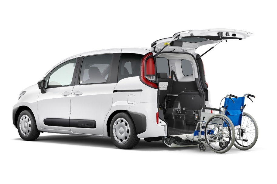 X（ガソリン・2WD） 車いす仕様車“タイプⅢ（ショートスロープ・助手席側セカンドシート付）”