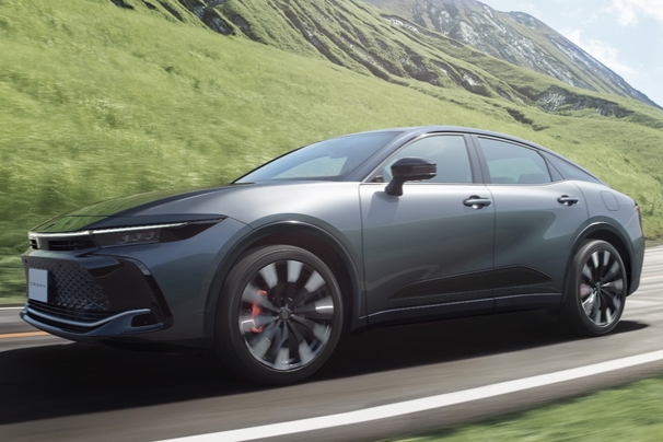 CROSSOVER RS（2.4Lターボハイブリッド車）