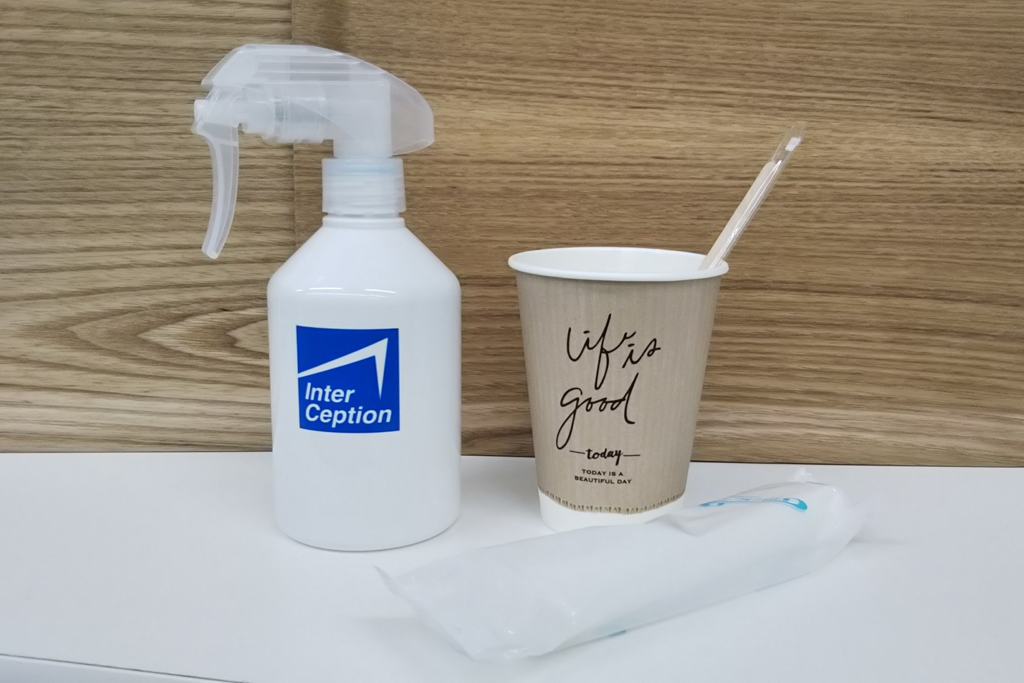 除菌スプレーと使い捨てセット