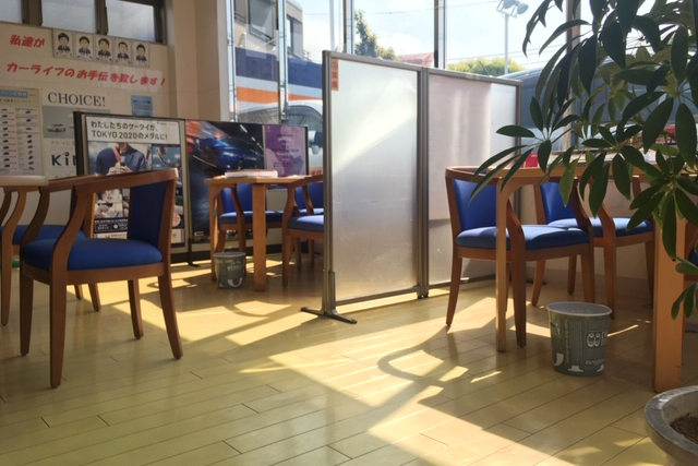 U-car葛西店内観商談スペース