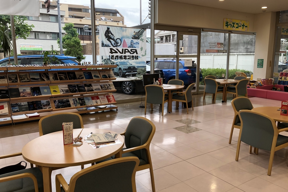 店内カタログ棚