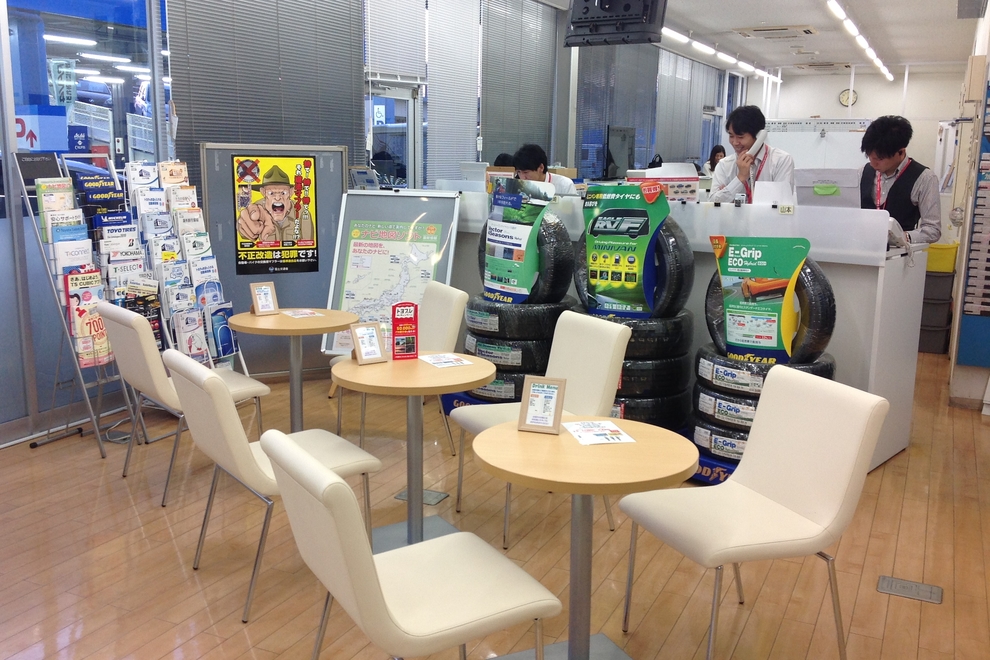 U-Car府中店ショールーム更新②