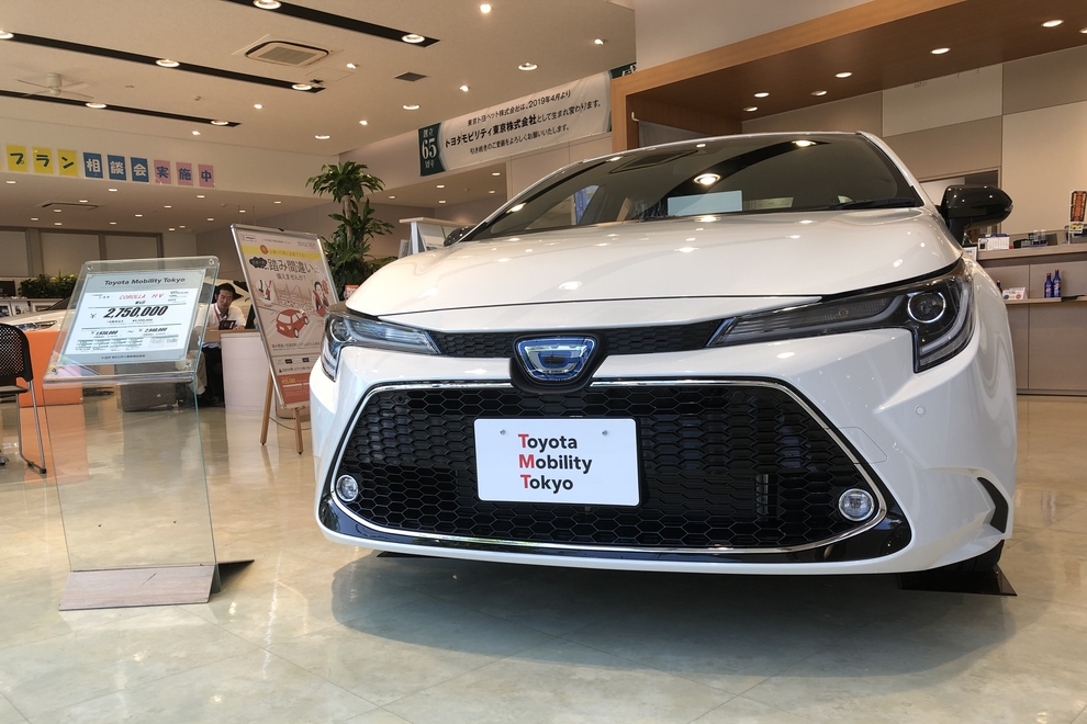 カローラセダン展示車フロント