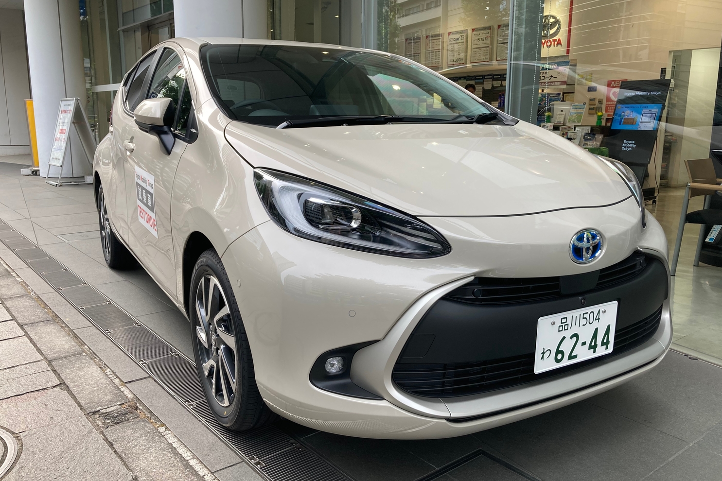 新型アクア