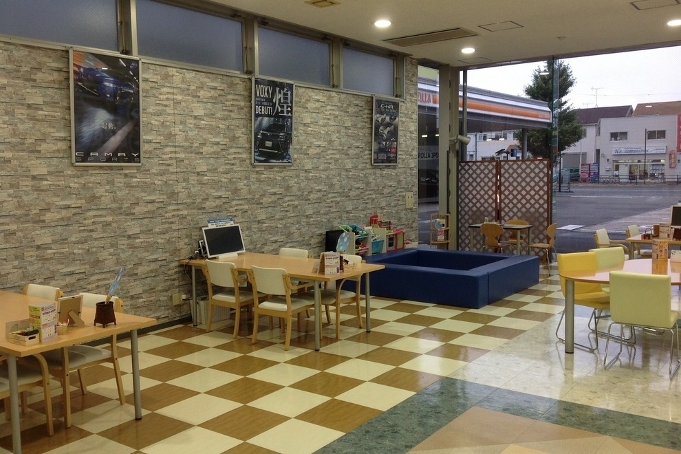 三鷹野崎南店(旧:ネッツ東京三鷹店)店舗画像1